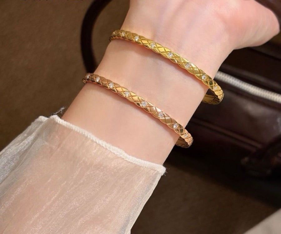 ¡®Lume Jewelry¡¯CoCo Crush Thin Mini Diamond‑Set Quilted Bangle