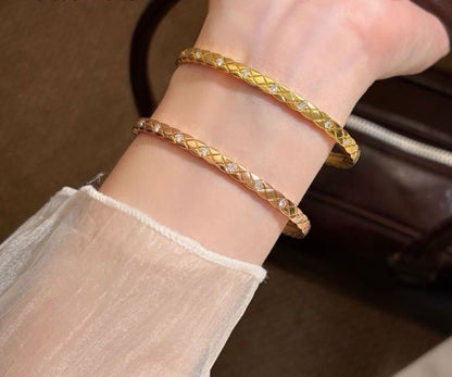 ¡®Lume Jewelry¡¯CoCo Crush Thin Mini Diamond‑Set Quilted Bangle