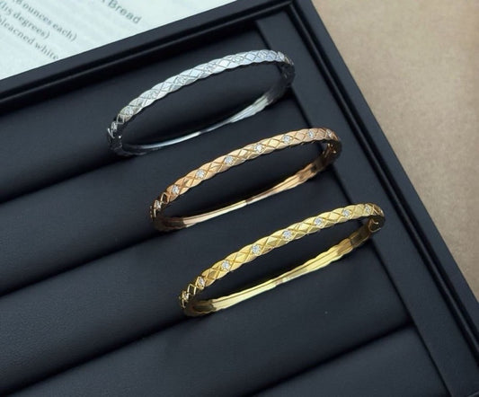 ¡®Lume Jewelry¡¯CoCo Crush Thin Mini Diamond‑Set Quilted Bangle