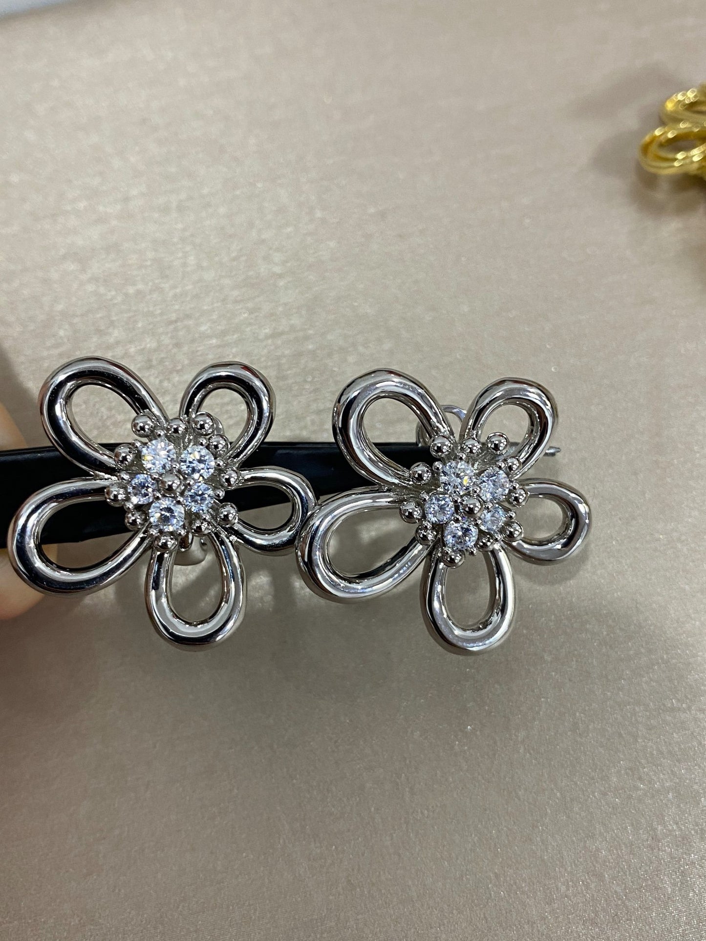 [Lume Jewelry]Flowerlace Stud Earrings,