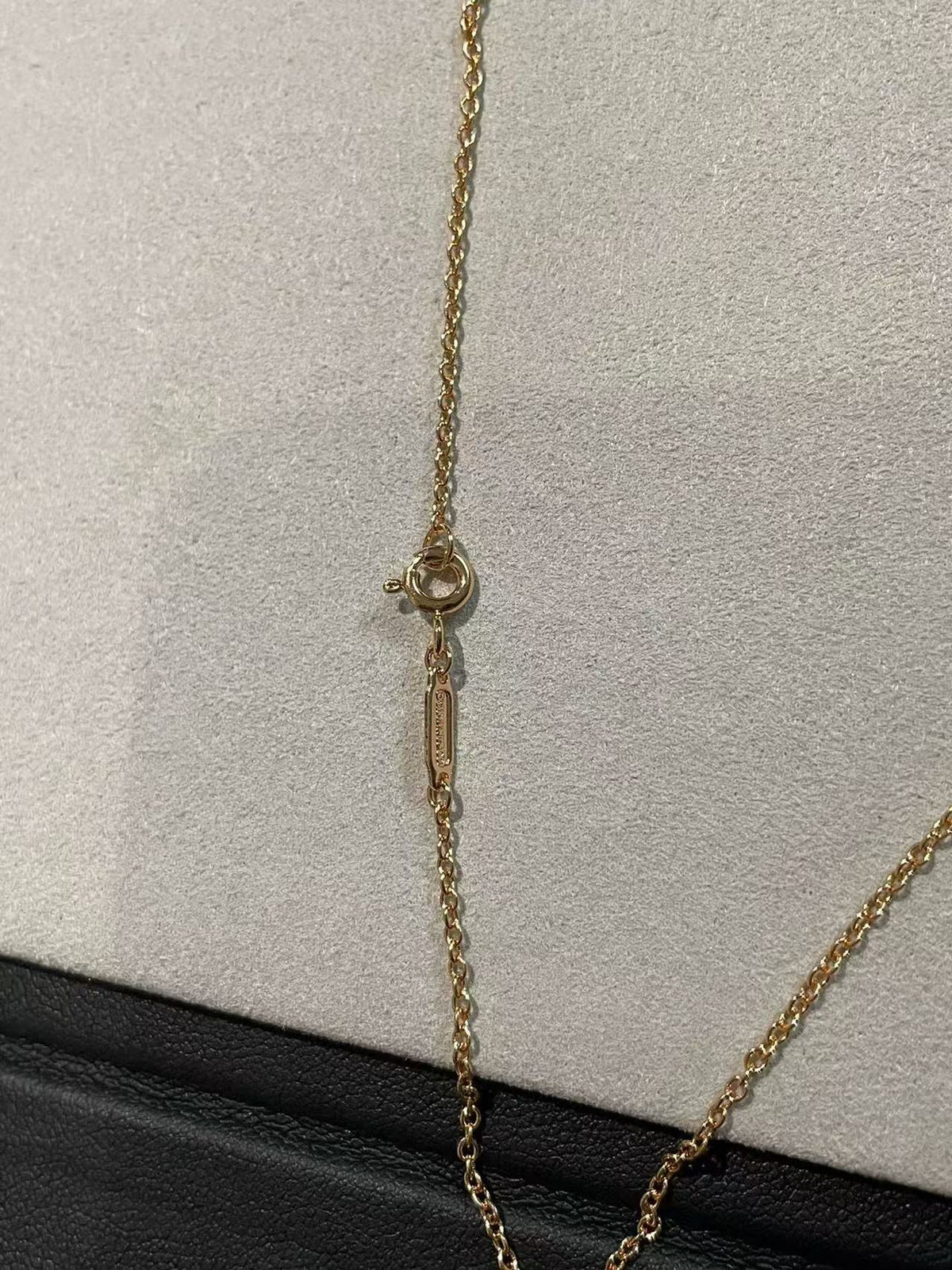 [Lume Jewelry]T House Diamond-Studded Knot Necklace