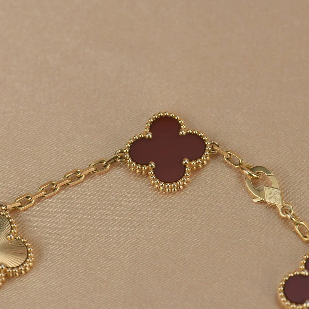 [Lume Jewelry]New  CLOVER 5 MOTIF RED CORNELIAN BRACELET COLLECTION
