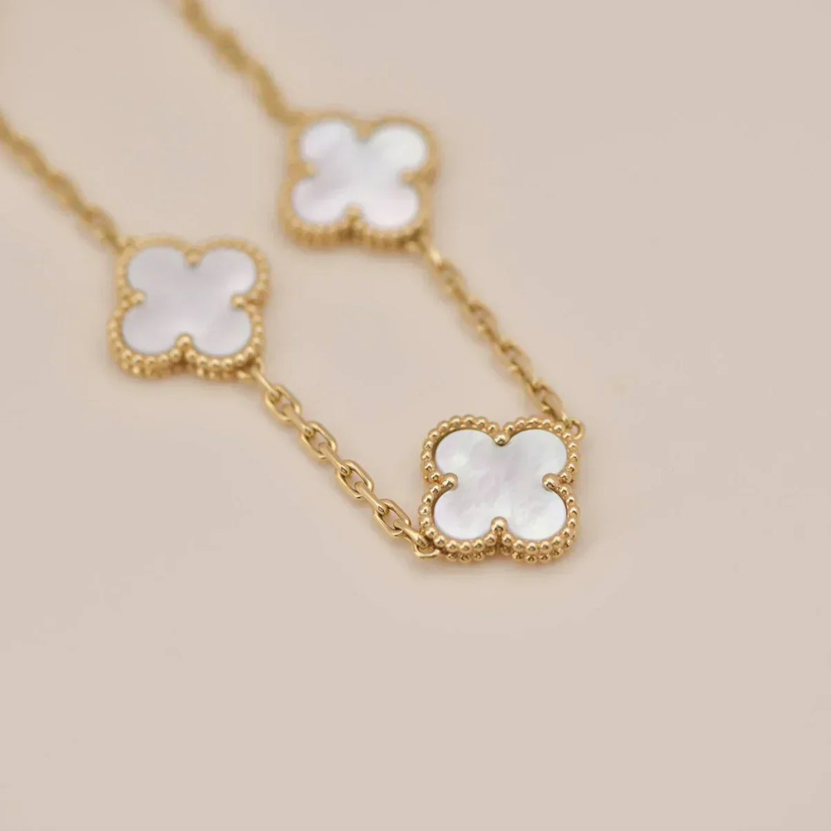 [Lume Jewelry]New CLOVER WHITE PEARL MOP 5 MOTIF BRACELET COLLECTION